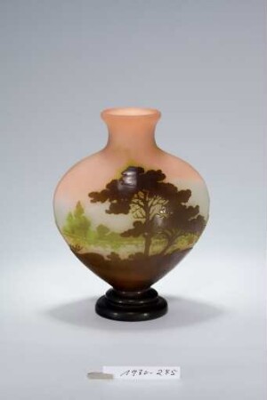 Vase mit Flußlandschaft-Dekor
