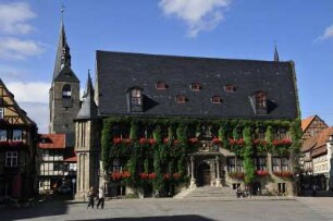 Quedlinburg - Rathaus und Marktkirche : Rathaus und Marktkirche. Aufgenommen am 19. Juli 2012 in Quedlinburg