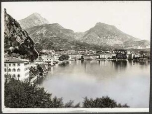 Italien, Riva del Garda. Blick auf Riva del Garda