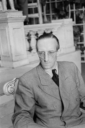 Porträtaufnahmen des Dirigenten Richard Jäger
