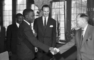 Freiburg: afrikanische Intellektuelle; Empfang im Rathaus; Oberbürgrmeister Brandel begrüßt die Gäste