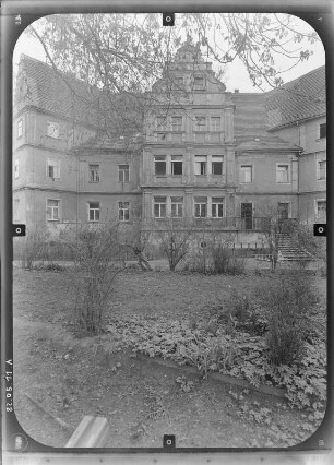 Pirna-Rottwerndorf, Altrottwerdorf 24. Schloß (ab 1556). Straßenfront (Teilansicht)