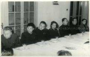 Besuch einer chinesischen Delegation im VEB Eisenwerke West Calbe/Saale