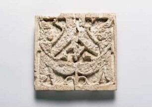 Elfenbeinrelief: Gottheit auf der Blume