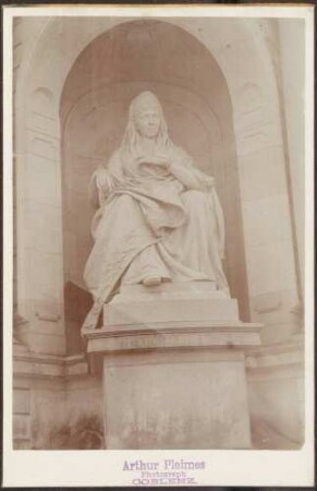 Kaiserin-Augusta-Denkmal, Detail.