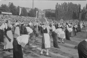 Volkstreffen der Sorben von 08.07. bis 10.07.1950 in Bautzen. : Zjězd Serbow Budyšinje wot 08.07. do 10.07.1950