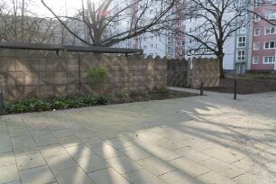 Formsteinwand Berlin-Fennpfuhl, Standort Rudolf-Seiffert-Straße 2-4