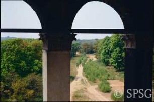 Potsdam, Park Sacrow, Blick von der Heilandskirche nach Westen.