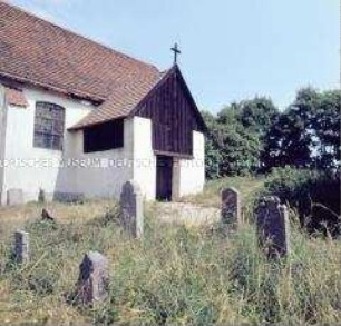 Kirche und Friedhof auf der Ostseeinsel Hiddensee