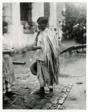 Mitla. Oaxaca. Regenmantel der Tzapoteken aus Palmblättern