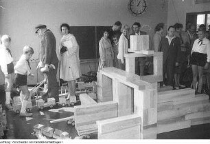 Schule, u.a. Dresden, 11. POS Alexander Zawadzki, Annenstrasse, Neubau - 1. Oberschule (ab 1967: 1. POS Dr. Kurt Fischer) - Lichtenau, Schuljubiläum, Festumzug - Entenzucht - Unterricht: Mathematik, Geographie - etc., August 1962 - Mai 1963