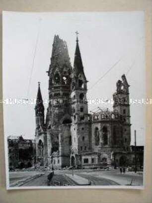 Die Ruine der Kaiser-Wilhelm-Gedächtniskirche in Charlottenburg