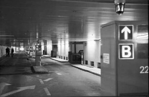 Frankfurt: Flughafen; Parkplatz Tiefgarage; Zufahrtstunnel