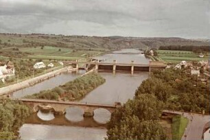 Staustufe Lauffen/Neckar mit Straßenbrücke