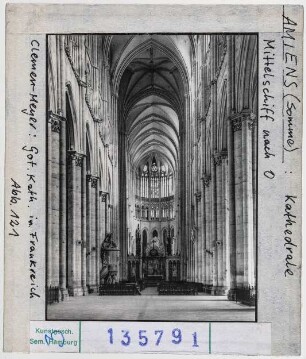 Amiens: Kathedrale, Mittelschiff nach Osten
