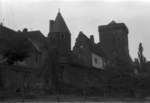 Zons: Alte Befestigungsanlage und Türme