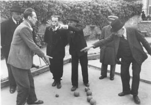 Italien. San Remo. Boccia spielende Männer