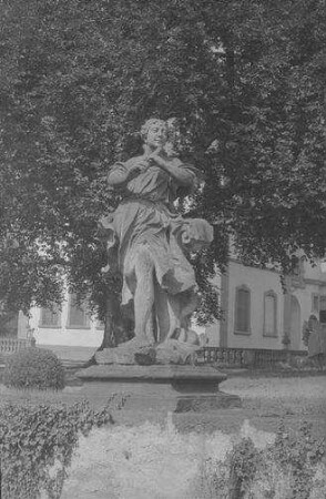 Veitshöchheim: Figur [Skulptur im Schlosspark]