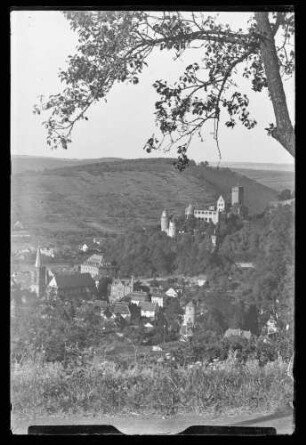 Blick aus Richtung Knackenberg auf Wertheim mit Burg und Stiftskirche