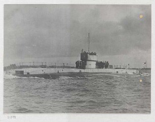 Das englische Unterseeboot "E 3", welches am 18. Oktober in der deutschen Bucht der Nordsee vernichtet worden ist