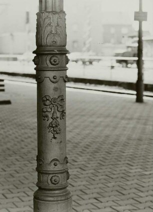 Döbeln Hauptbahnhof, Säule Bahnsteigdach