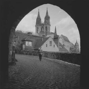 Meißen. Blick von der Schloßbrücke zur Albrechtsburg mitDom