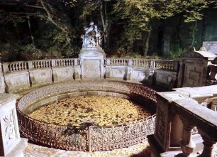 Donaueschingen: Donauquelle im Herbst