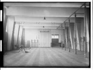 Pestalozzischule : [Innenansicht Turnhalle]