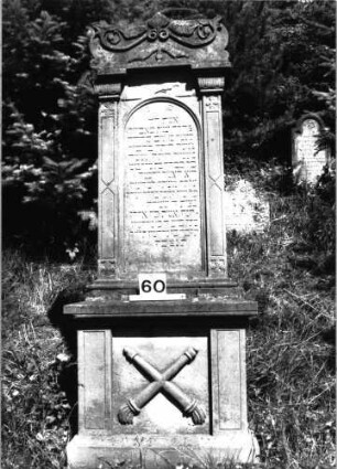 Grabstein 60 (Index: 99897452) Maße HxBxT: 198x76x30 cm: Grabstein 60