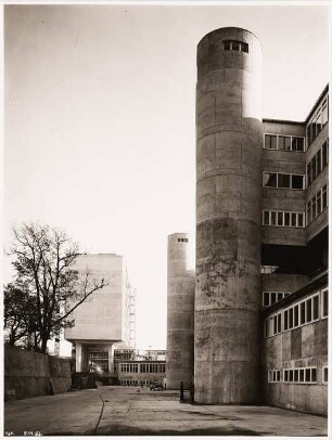 Zentrum am Zoo, Berlin: Ansicht kleines Hochhaus und Treppenturm von der Zooseite aus gesehen