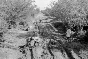 Straßenarbeiten : Straßenarbeiten an der Kap-Kairo-Straße zwischen Iringa und Dodoma