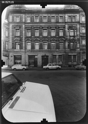 Leipzig-Zentrum, Gottschedstraße. Wohnhaus mit Laden. Straßenfront