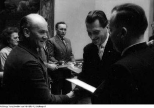 Dresden, Gedenkveranstaltungen anlässlich des 20. Jahrestages des anglo-amerikanischen Luftangriffes auf Dresden am 13./14. Februar 1945, Kranzniederlegung von französischen Gästen am Ehrenmal für die Opfer des Bombenangriffes , Großkundgebung mit Hermann Matern, 13. Februar 1965