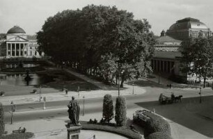 Wiesbaden, Kurhaus : Wiesbaden. Kurhausplatz. Blick nach Südosten gegen Kurhaus und Staatstheater
