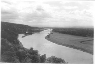 Dresden. Blick von der Terrasse des Schlosses Eckberg nach Südosten über das Elbtal zur Loschwitzer Brücke (Blaues Wunder), nach Blasewitz, das östliche Dresden und auf das Osterzgebirge