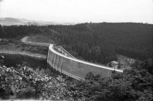Mauer: Mauertalsperre, von oben gesehen