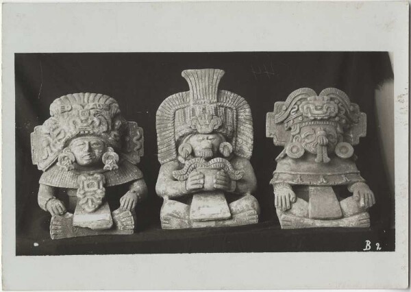 Three figurine vessels made of clay. Height: 25-40cm. Collection Guillermo de Heredia.