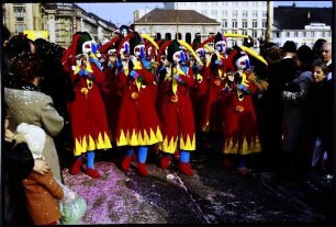 Basel: blaue Harlekins mit blauen Strümpfen