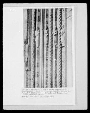 Hauptportal mit zweigeschossiger Vorhalle — Prophetenzyklus