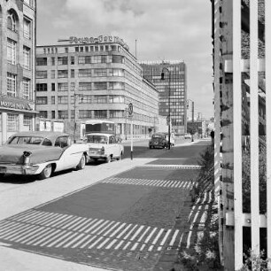 Kochstraße in Kreuzberg. Blick zum Springer-Hochhaus