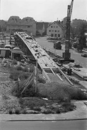 Bau einer Fußgängerbrücke über die Herrenalber Straße in Höhe der Battstraße