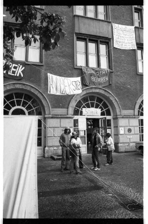 Kleinbildnegative: Aktion, Fachhochschule für Wirtschaft, 1982