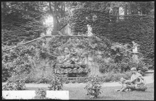 Lichtenwalde. Im gräflichen Park