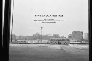 Neue Nationalgalerie. Blick aus der Eingangshalle