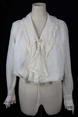 Bluse mit Kragen und Volant