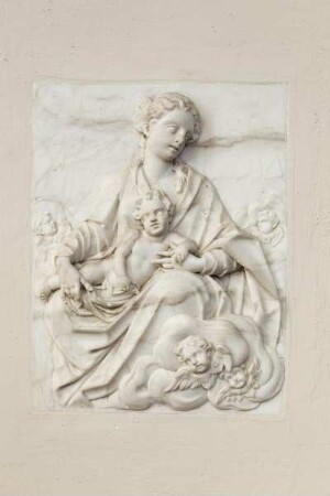 Maria mit dem Jesuskind umgeben von Cherubim