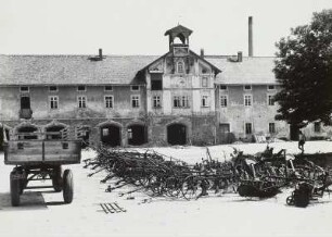 MAS Barnitz. Hof des ehemaligen Rittergutes landwirtschaftlichen Geräten