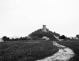 Burgruine Pürstein : Dorf Pürstein (Perstejn/Tschechische Republik). Blick zur Burgruine