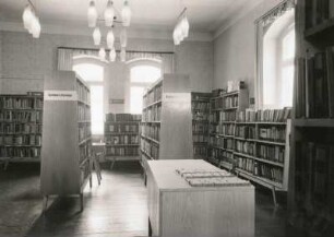 Zella-Mehlis. Stadtbibliothek. Ausleihraum