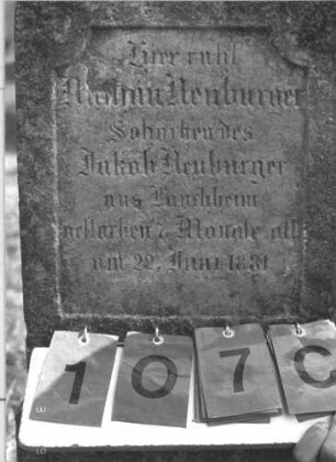 Grabstein 107 (Index: 100008918) Maße HxBxT: 89x37x9 cm: Grabstein 107C